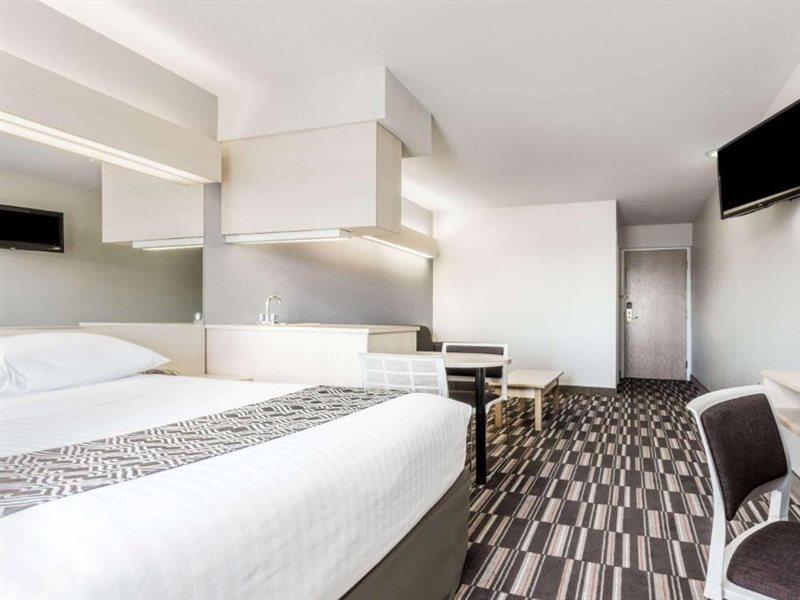 Microtel Inn & Suites Modesto Ceres Экстерьер фото
