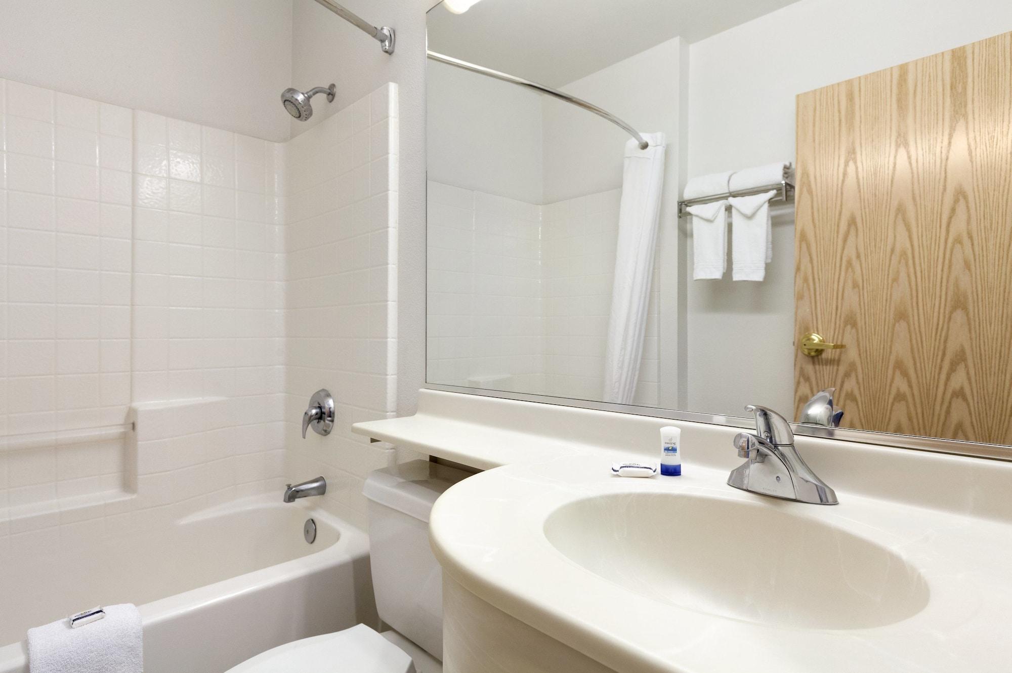 Microtel Inn & Suites Modesto Ceres Номер фото