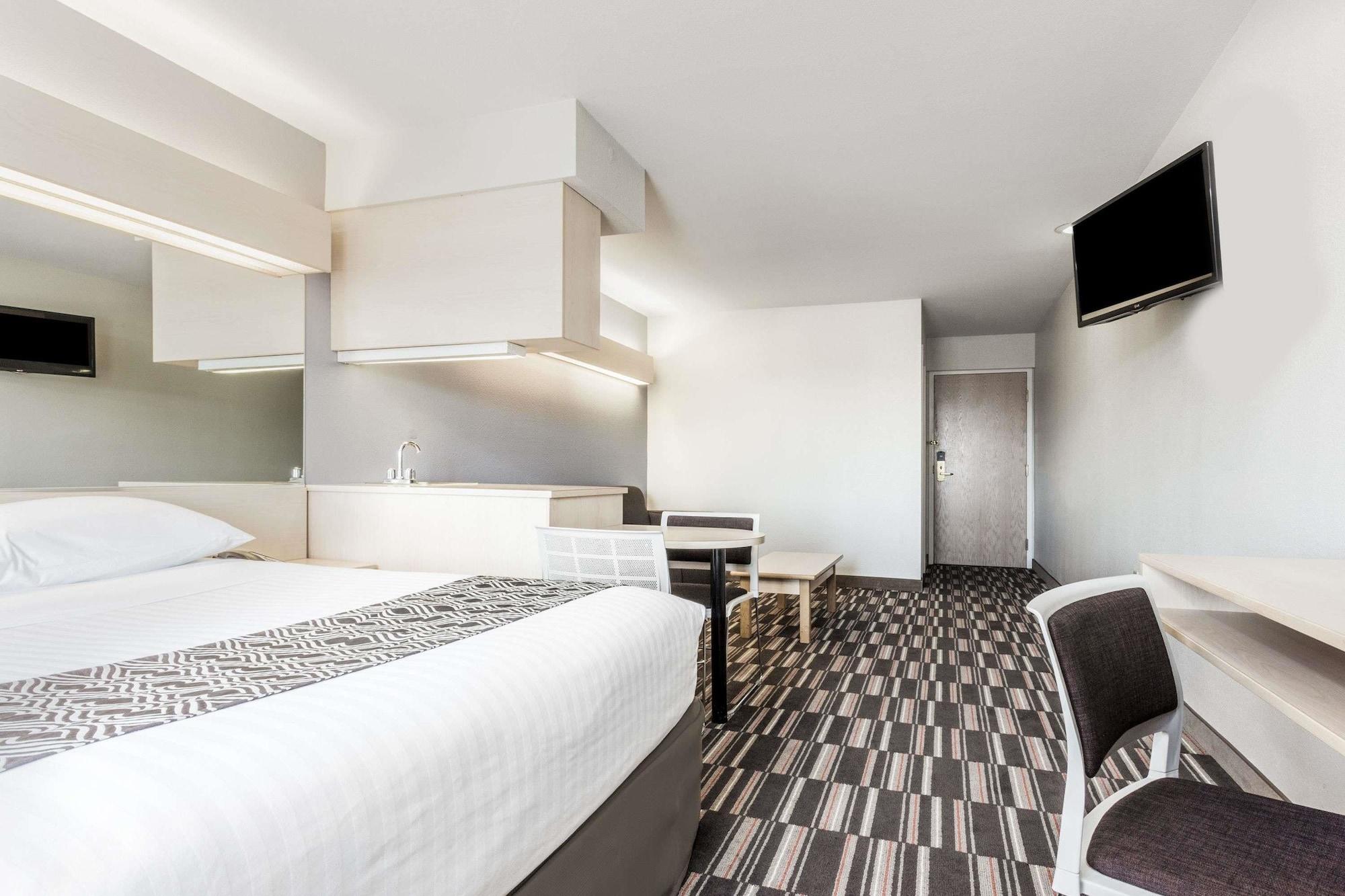 Microtel Inn & Suites Modesto Ceres Экстерьер фото