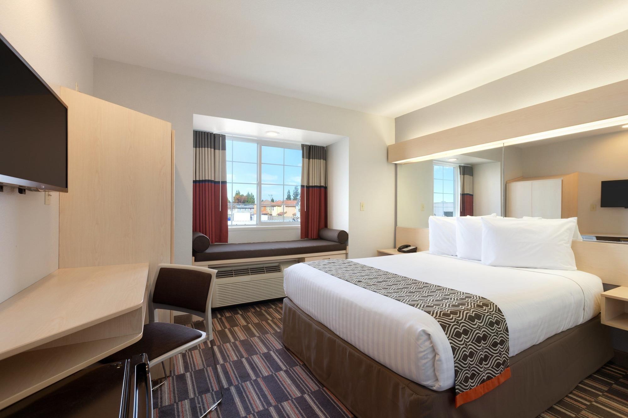 Microtel Inn & Suites Modesto Ceres Экстерьер фото