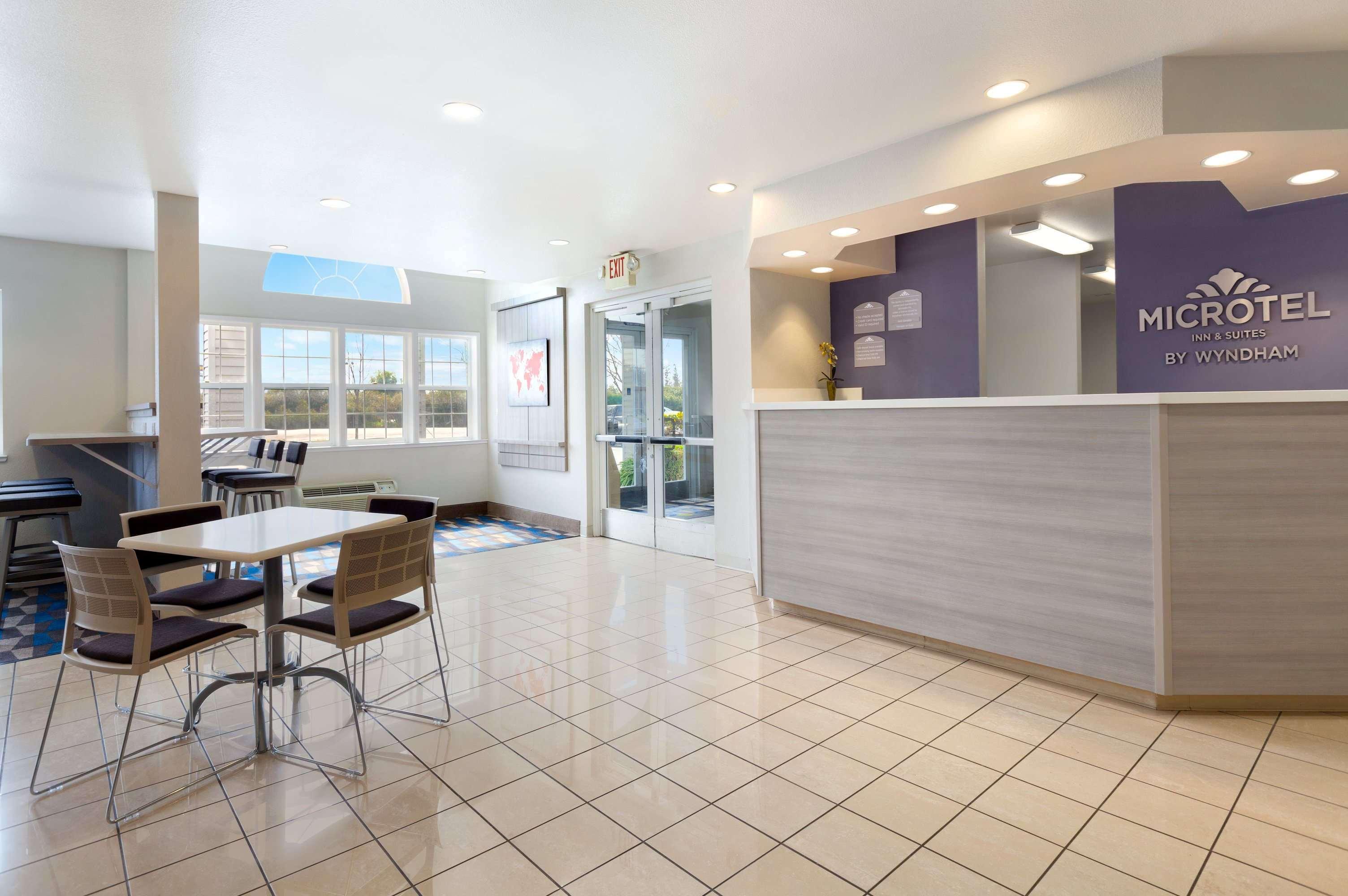 Microtel Inn & Suites Modesto Ceres Экстерьер фото