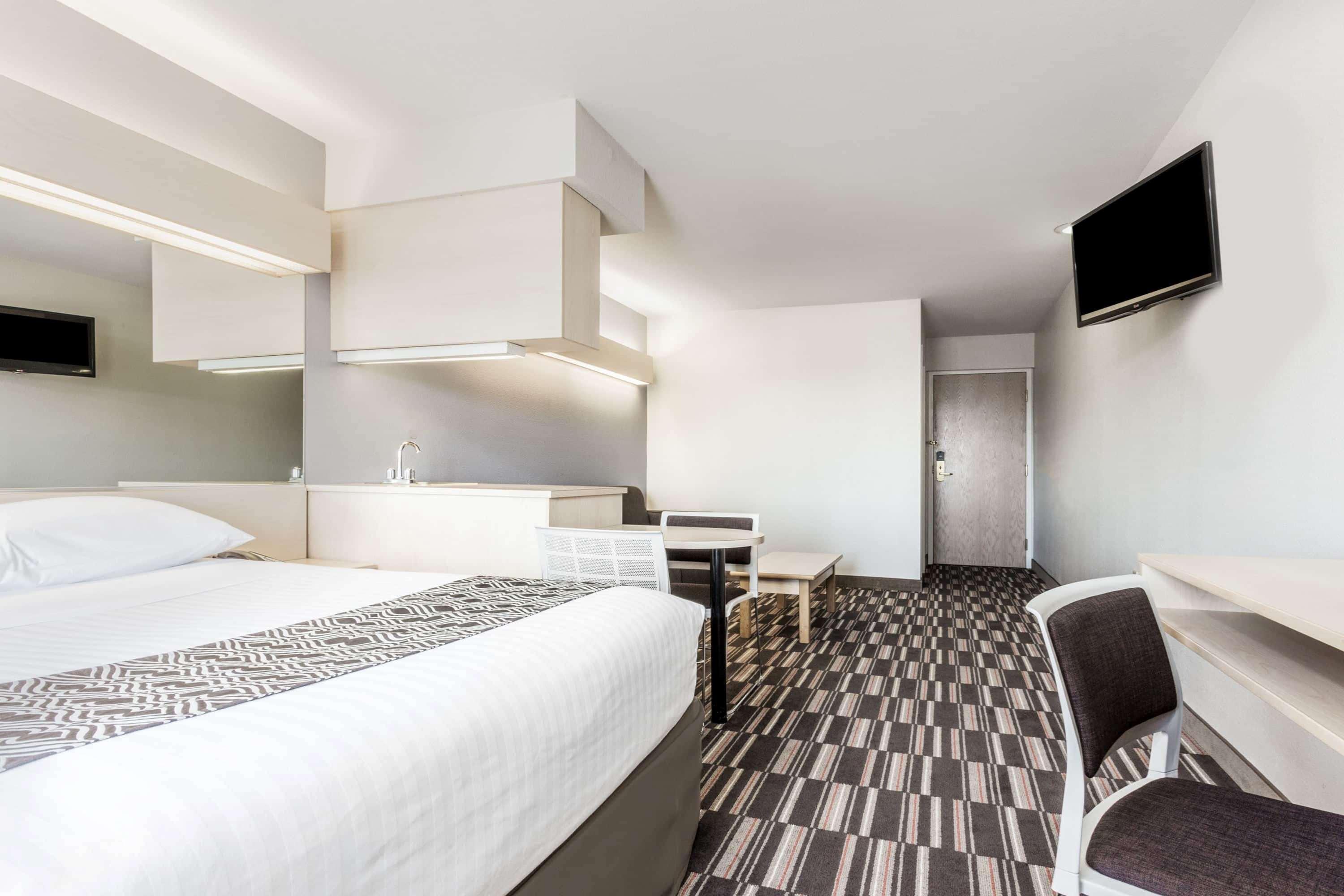 Microtel Inn & Suites Modesto Ceres Экстерьер фото