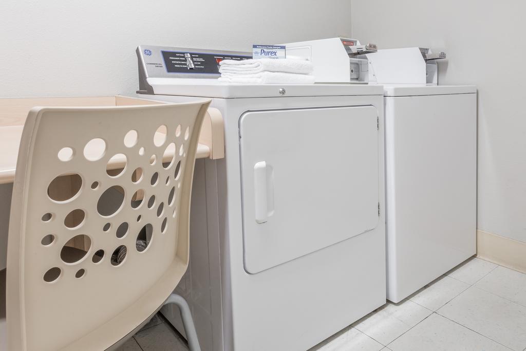 Microtel Inn & Suites Modesto Ceres Экстерьер фото