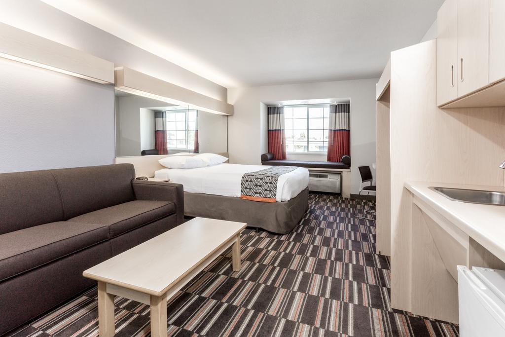 Microtel Inn & Suites Modesto Ceres Экстерьер фото