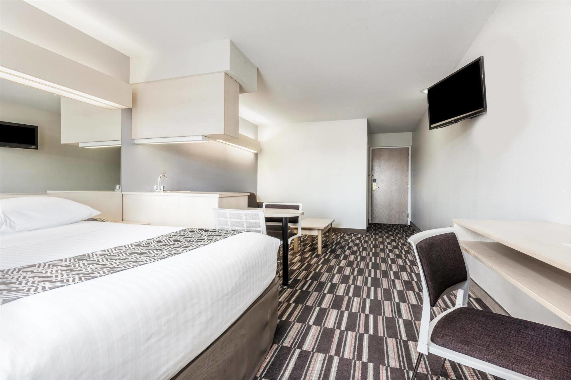 Microtel Inn & Suites Modesto Ceres Экстерьер фото